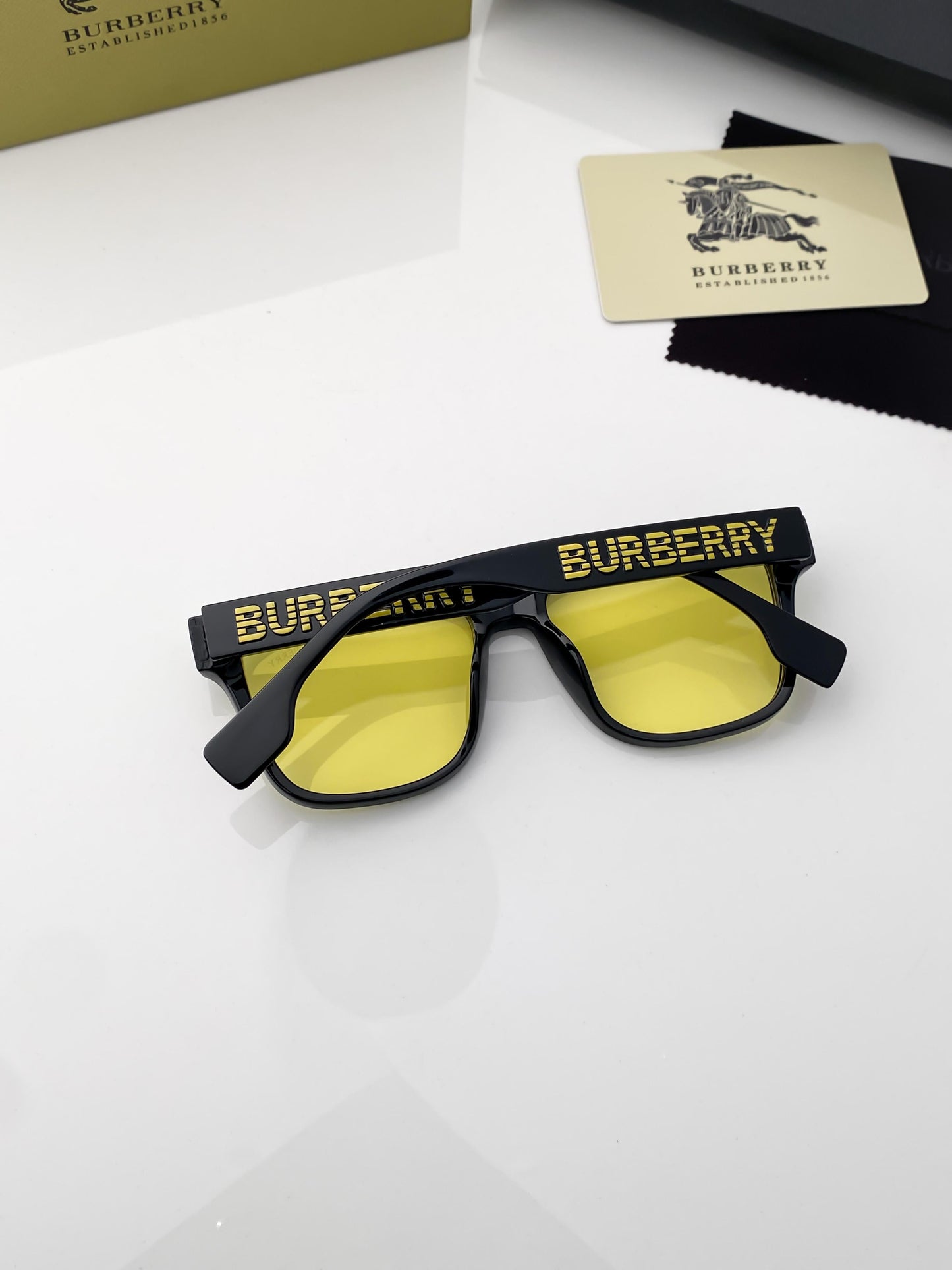 Burberry Sunglass